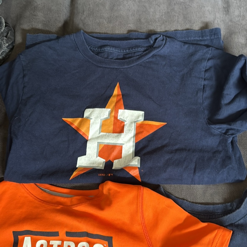 Houston Astros youth size S/M shirt bundle. You get all 5 - Picture 6 of 6